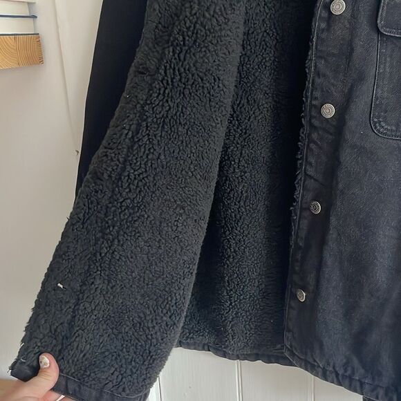 Old Navy Black Sherpa Lined Denim Jacket - Picture 4 of 5